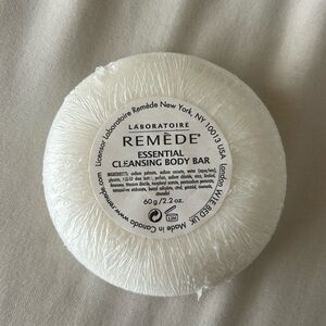 Laboratoire Remède Essential Cleansing Body Bar